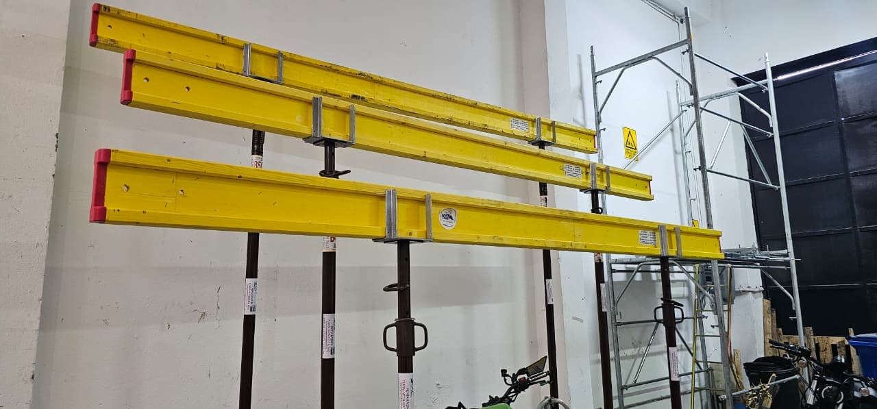 Viga H-20 de madera para cimbra con tapón protector DFAC
